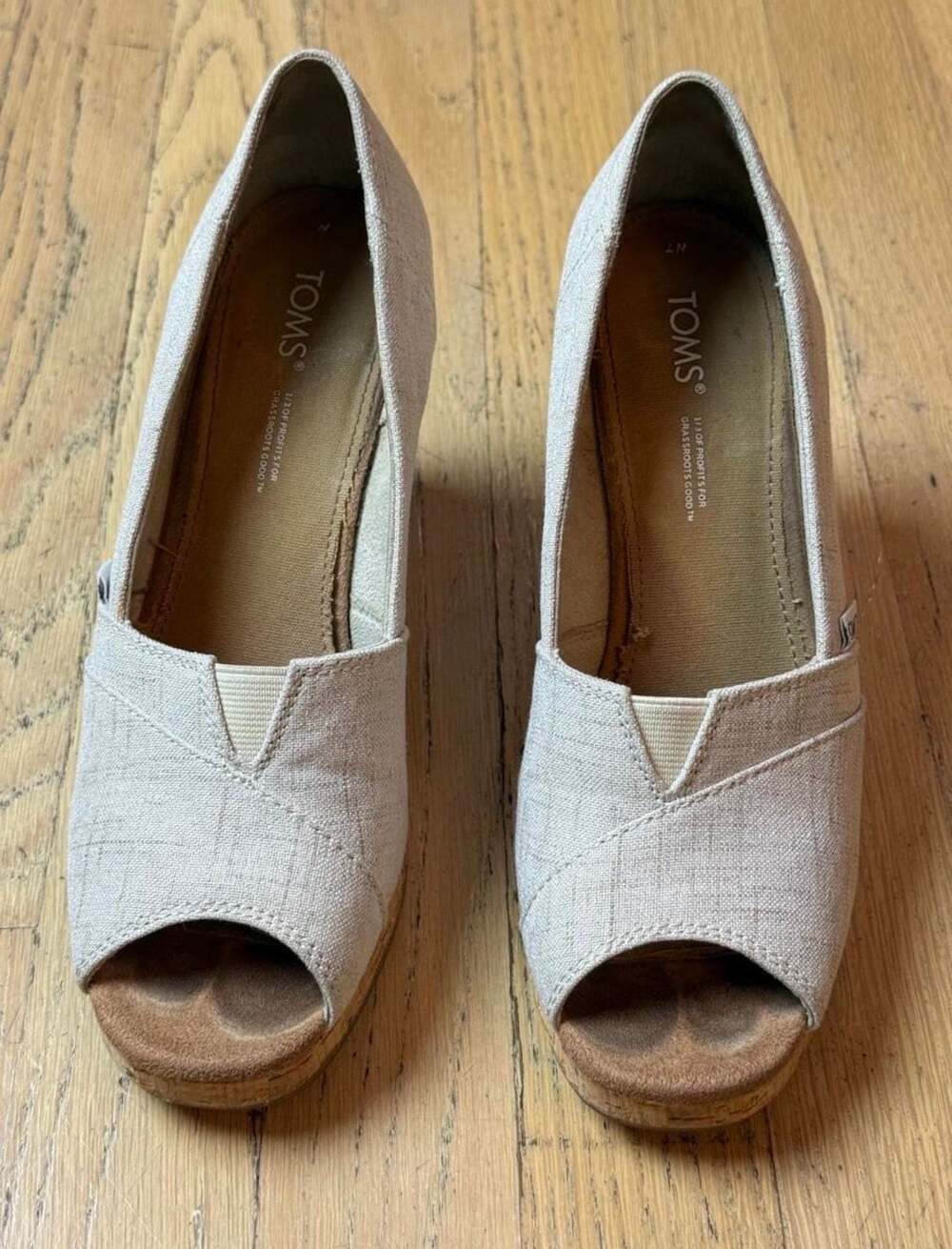 Toms Classic Wedge Sandals Size 7 Natural